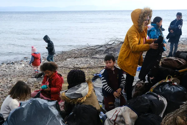 Refugees Migrants Wait Transferred Port Mytilene Village Skala Sikamias Island — Stock Photo, Image