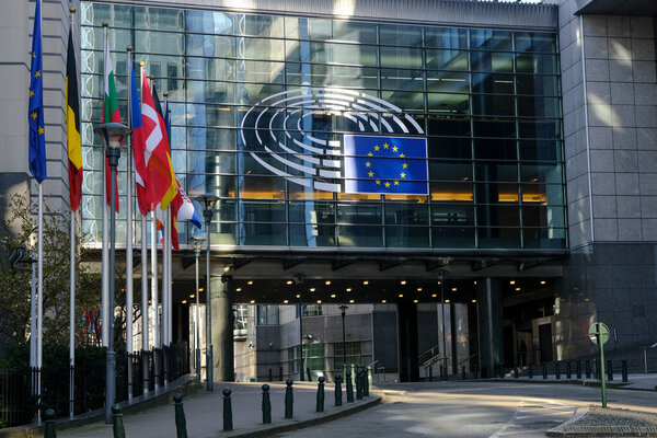 Брюссель, Бельгия 18 марта 2020 года. Внешний вид здания Европейского парламента до того, как правительство Бельгии введет коронавирусную блокировку
.