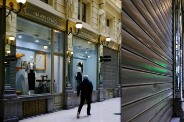 Brüksel, Belçika. 19 Mart 2020. Belçika hükümetinin Coronavirus 'u tecrit etmesi sonrasında tarihi merkezdeki kapalı dükkanların manzarası.