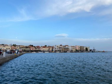 Mytilene limanının 8 Mart 2020 tarihli genel görünümü. Mytilene Yunanistan 'ın Lezbiyen Adası' nın başkenti ve limanı ve aynı zamanda Kuzey Ege Bölgesi 'nin başkenti ve yönetim merkezidir..
