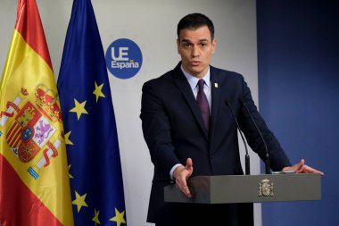 Brüksel, Belçika. 21 Şubat 2020. İspanya Başbakanı Pedro Sanchez AB liderlerinin zirvesi sonrasında düzenlediği basın toplantısında konuştu.