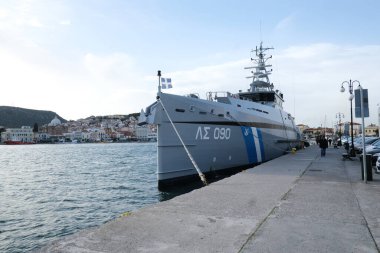 Yunanistan 'ın Lezbiyen adasındaki Mytilene limanında 8 Mart 2020' de bir Yunan Sahil Güvenlik gemisi görüldü..