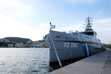Yunanistan 'ın Lezbiyen adasındaki Mytilene limanında 8 Mart 2020' de bir Yunan Sahil Güvenlik gemisi görüldü..