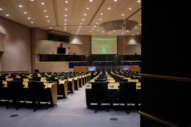 Brüksel, Belçika. 26 Mart 2020. AB Parlamentosu 'nun Coronavirüs hastalığının ani ekonomik etkisini yumuşatma amaçlı özel tedbirleri onaylama amaçlı özel bir oturumu sırasında hemicycle' a genel bir bakış (COVID-19)