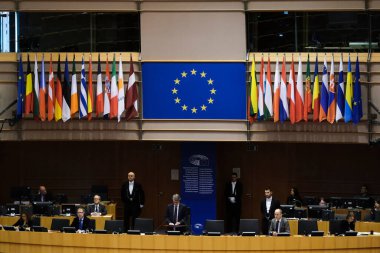 Brüksel, Belçika. 26 Mart 2020. AB Parlamentosu 'nun Coronavirüs hastalığının ani ekonomik etkisini yumuşatma amaçlı özel tedbirleri onaylama amaçlı özel bir oturumu sırasında hemicycle' a genel bir bakış (COVID-19)