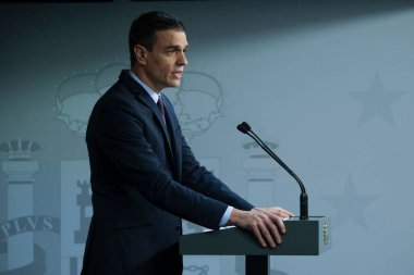 Brüksel, Belçika. 22 Şubat 2020 'de. İspanya Başbakanı Pedro Sanchez AB liderlerinin zirvesi sonrasında düzenlediği basın toplantısında konuştu.