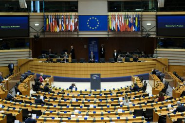 Avrupa Komisyonu Başkanı Ursula Von der Leyen, 26 Mart 2020 'de Brüksel, Belçika' daki Avrupa Parlamentosu 'nun küçük bir genel kurul toplantısına katıldı..