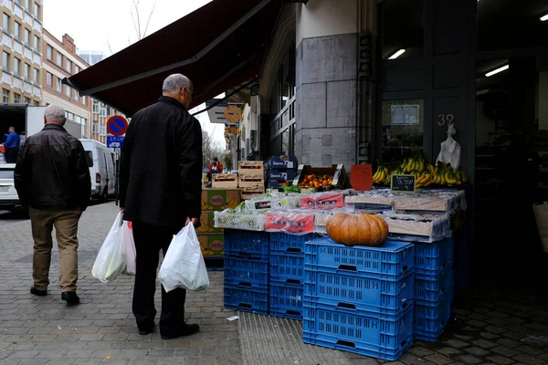 Consommateur Fait Ses Courses Tôt Matin Dans Une Épicerie Quartier — Photo