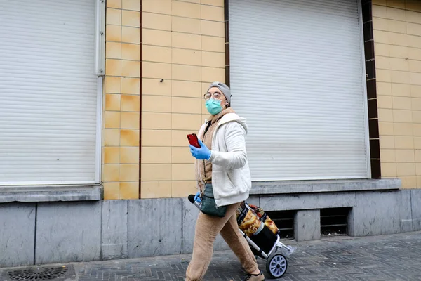 Pedestrian Wearing Protective Face Mask Walks City Center Belgium Imposed — Stock Photo, Image