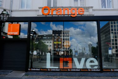 30 Nisan 2020 'de Brüksel, Belçika' daki Orange Telekomünikasyon şirketinin bir şubesi