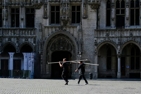 Två Byggare Går Till Byggarbetsplatsen Bryssel Belgien Den April 2020 — Stockfoto