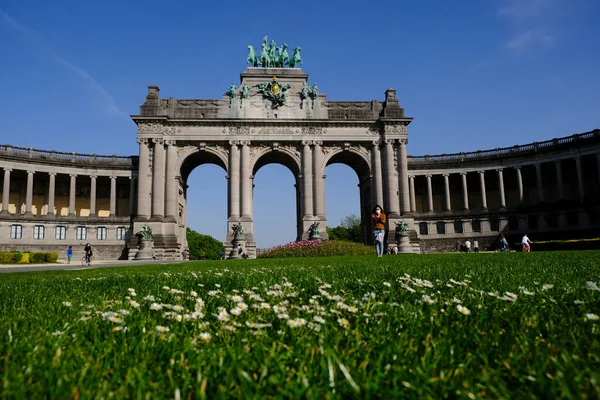 Utsikt Över Triumfbåge Parc Cinquantenaire Solig Dag Bryssel Belgien Den — Stockfoto