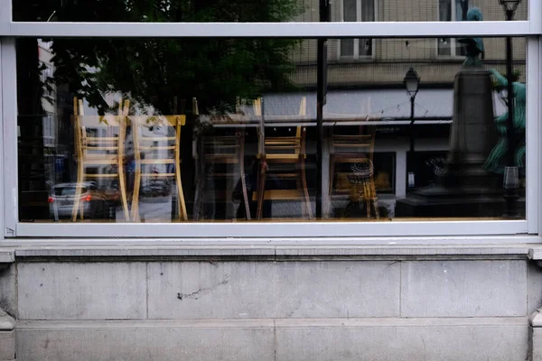 ベルギー ブリュッセル市中心部でのコロナウイルス病 Covid 発生後の閉店レストランやバーの眺め2020年4月28日 — ストック写真