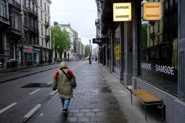 Zamknięte Sklepy Detaliczne Puste Ulice Centrum Brukseli Nałożeniu Przez Belgię — Zdjęcie stockowe