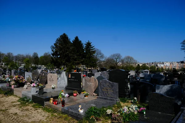 Graves Cemitério Molenbeek Bélgica Abril 2020 Autoridades Belgas Fecharam Cemitérios — Fotografia de Stock