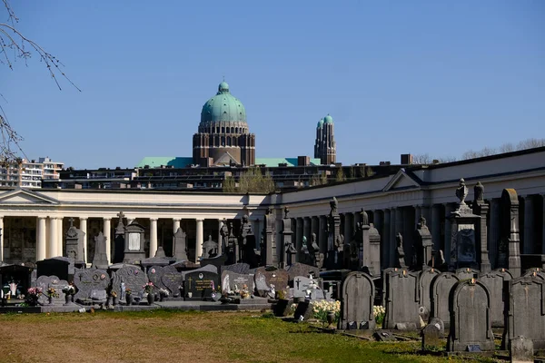 Graves Cemitério Molenbeek Bélgica Abril 2020 Autoridades Belgas Fecharam Cemitérios — Fotografia de Stock