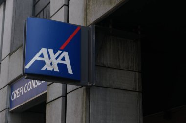 Sigorta şirketi Axa 'nın logosu şirketin Charleroi, Belçika' daki ofislerinin girişinde 9 Nisan 2020 Çarşamba günü görüldü.. 