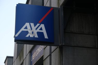 Sigorta şirketi Axa 'nın logosu şirketin Charleroi, Belçika' daki ofislerinin girişinde 9 Nisan 2020 Çarşamba günü görüldü.. 
