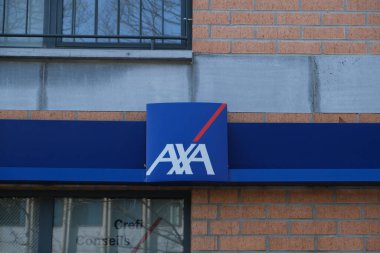 Sigorta şirketi Axa 'nın logosu şirketin Charleroi, Belçika' daki ofislerinin girişinde 9 Nisan 2020 Çarşamba günü görüldü.. 