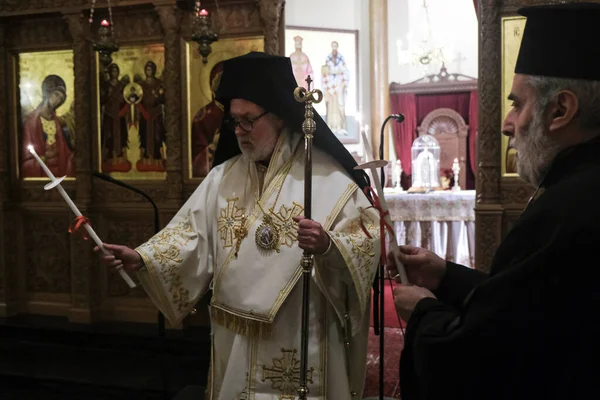 Orthodoxe Metropoliet Athenagoras Leidt Paasopstandingsdienst Achter Gesloten Deuren Orthodoxe Kathedraal — Stockfoto