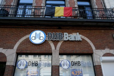9 Nisan 2020 'de Belçika' nın Charleroi kentindeki DHB Bank şubesinin dış görüntüsü