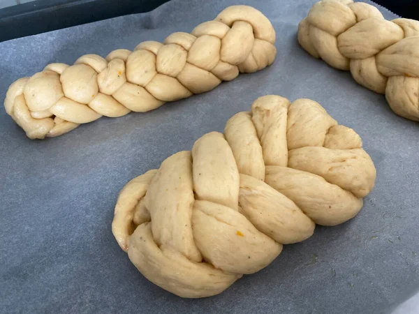 Páscoa Pão Tradicional Tsoureki Grego Mesa Vista Close — Fotografia de Stock