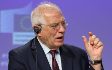 AB 'nin Dışişleri Komiseri Josep Borrell, AB Komisyon Üyesi Jutta Urpilainen ve AB Komisyon Üyesi Oliver Varhelyi 2 Haziran 2020' de Brüksel, Belçika 'da düzenledikleri basın toplantısında.