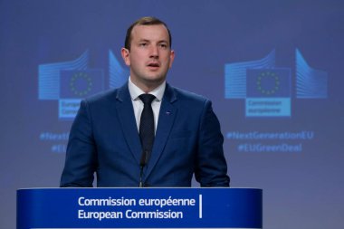 AB Komiseri Janusz Wojciechowski ve AB Komisyon Üyesi Virginijus Sinkevicius, 2 Haziran 2020 'de Brüksel' de yapılacak bir sonraki çok yıllık çerçevede AB 'nin dış eylemleri hakkında basın toplantısı düzenlediler..