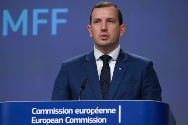 AB Komiseri Janusz Wojciechowski ve AB Komisyon Üyesi Virginijus Sinkevicius, 2 Haziran 2020 'de Brüksel' de yapılacak bir sonraki çok yıllık çerçevede AB 'nin dış eylemleri hakkında basın toplantısı düzenlediler..