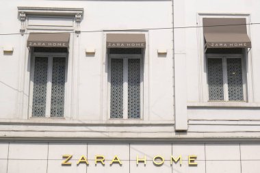 Brüksel, Belçika. 3 Haziran 2020. ZARA Ev Şubesinin dış görünümü.