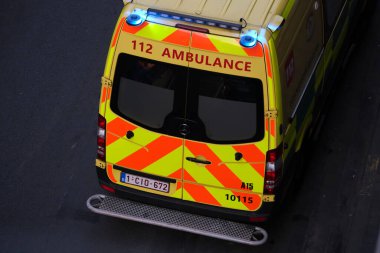 4 Haziran 2020 'de Brüksel, Belçika' da bir acil durum ambulansı görüldü..