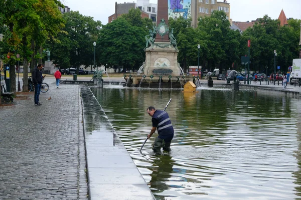 Veřejný Čistič Filtrační Vody Fontáně Června 2020 Bruselu Belgie — Stock fotografie