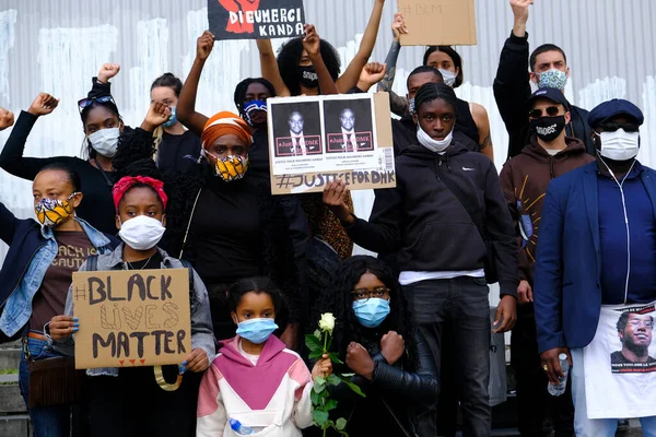 Manifestantes Sostienen Pancartas Mientras Reúnen Centro Bruselas Durante Manifestación Protesta — Foto de Stock