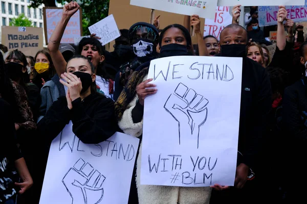 Demonstranten Houden Bordjes Vast Tijdens Protestbetoging Van Black Lives Matter — Stockfoto