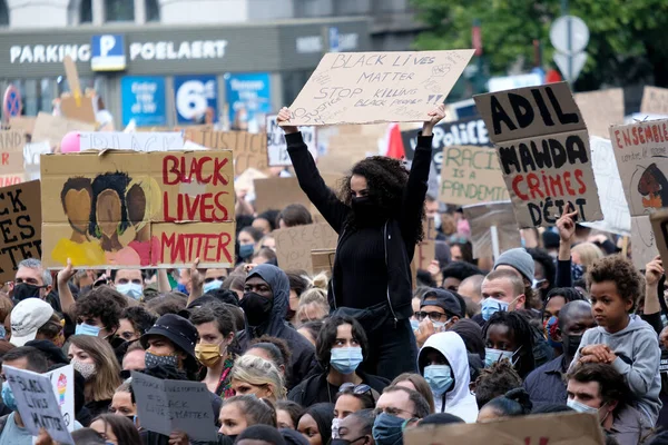 Manifestantes Sostienen Pancartas Mientras Reúnen Centro Bruselas Durante Manifestación Protesta — Foto de Stock