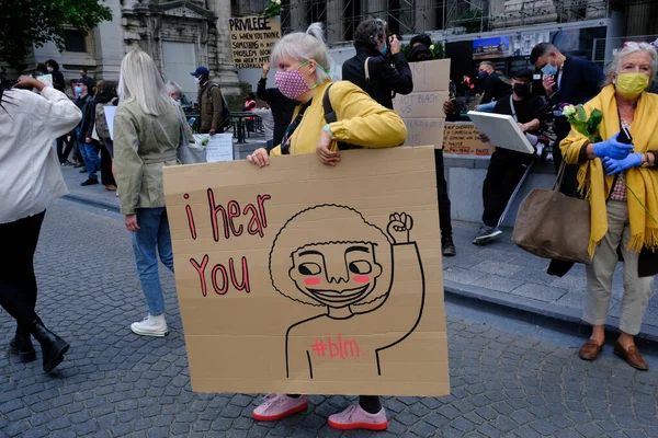 Protestocular Haziran 2020 Pazar Günü Brüksel Merkezinde Düzenlenen Siyahi Yaşamlar — Stok fotoğraf