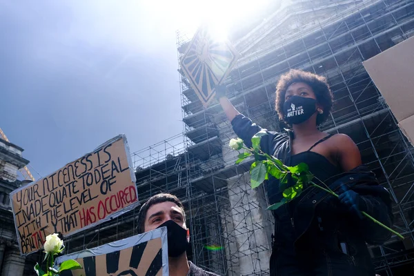 Manifestanti Tengono Cartelli Mentre Riuniscono Nel Centro Bruxelles Durante Raduno — Foto Stock