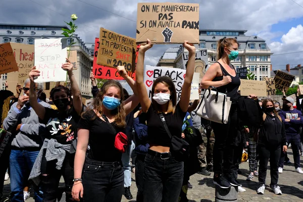 Manifestantes Sostienen Pancartas Mientras Reúnen Centro Bruselas Durante Manifestación Protesta — Foto de Stock