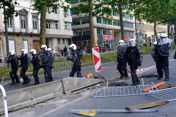 Manifestantes Enfrentaron Con Policía Antidisturbios Durante Una Protesta Antirracista Contra — Foto de Stock