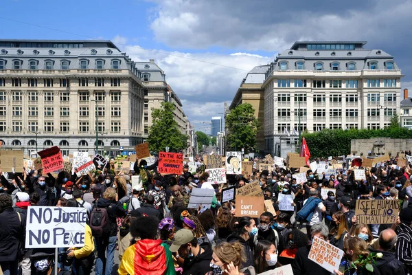 2020年6月7日にベルギーのブリュッセルで Black Lives Matter のデモンストレーションが行われます — ストック写真