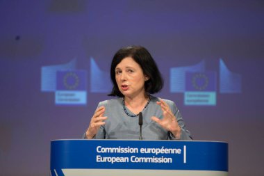 AB dış politika sorumlusu Josep Borrell ve Değerlerden Sorumlu Komisyon Üyesi Vera Jourova 10 Haziran 2020 'de Brüksel, Belçika' daki AB genel merkezinde ortak basın toplantısı düzenlediler.. 