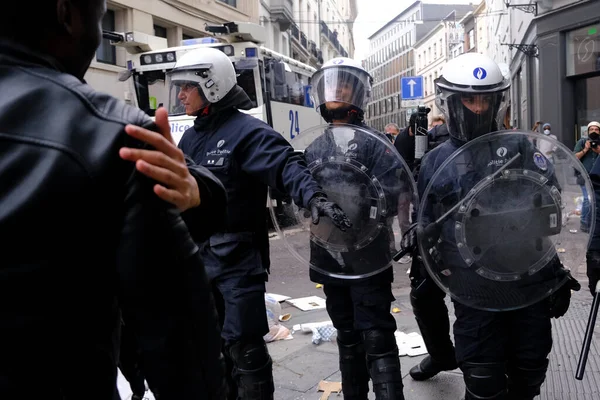 Demonstratörer Krockade Med Kravallpolis Antirasistisk Protest Mot Rasojämlikhet Efter Mordet — Stockfoto