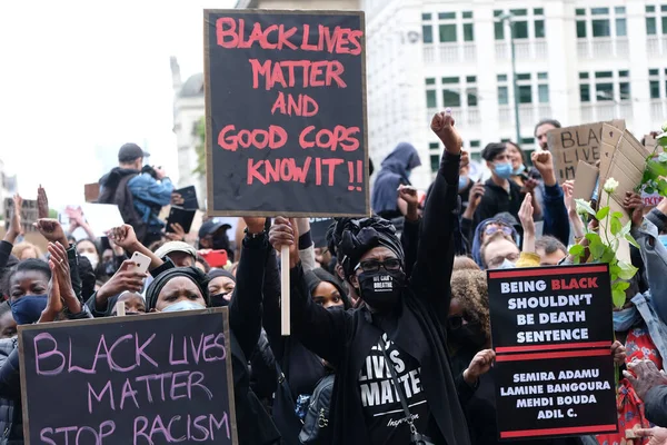 Les Manifestants Lèvent Poing Lors Une Manifestation Racisme Contre Les — Photo