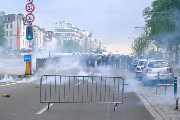 Riv Gas Kastas Kravallpolis För Att Skingra Demonstranter Black Lives — Stockfoto