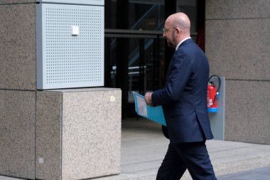 Brüksel, Belçika. 18 Haziran 2020. Avrupa Konseyi Başkanı Charles Michel, video konferansı yoluyla düzenlenen AB-Doğu Ortaklık Liderleri zirvesi sonrasında basın toplantısına katıldı.