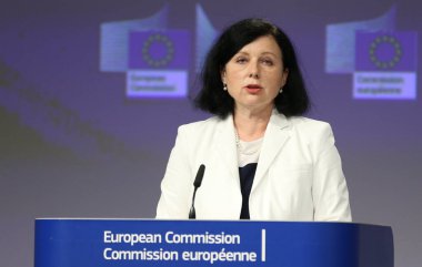 AB Komiseri Vera Jourova ve AB Komisyon Üyesi Didier Reynders, 24 Haziran 2020 'de Brüksel' de AB 'nin veri koruma konusundaki kuralları (GDPR) ve yeni AB mağdur hakları stratejisi konulu basın toplantısı düzenlediler.