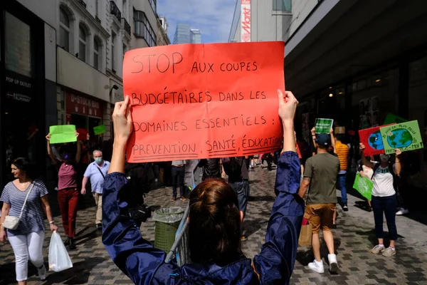 Bruxelas Bélgica Junho 2020 Ativistas Seguram Cartazes Durante Protesto Ativistas — Fotografia de Stock