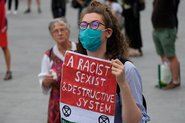 Bruxelas Bélgica Junho 2020 Ativistas Seguram Cartazes Durante Protesto Ativistas — Fotografia de Stock