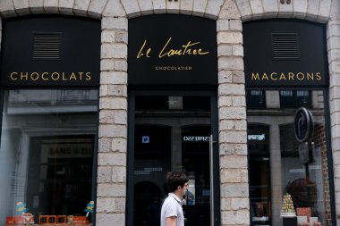 Fransa 'nın Lille kentindeki Le Lautrec pastanesinin dış görünüşü. 28, 2020.