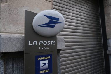 Fransa, Lille 'deki La Poste şubesinin dış görüntüsü. 28, 2020.